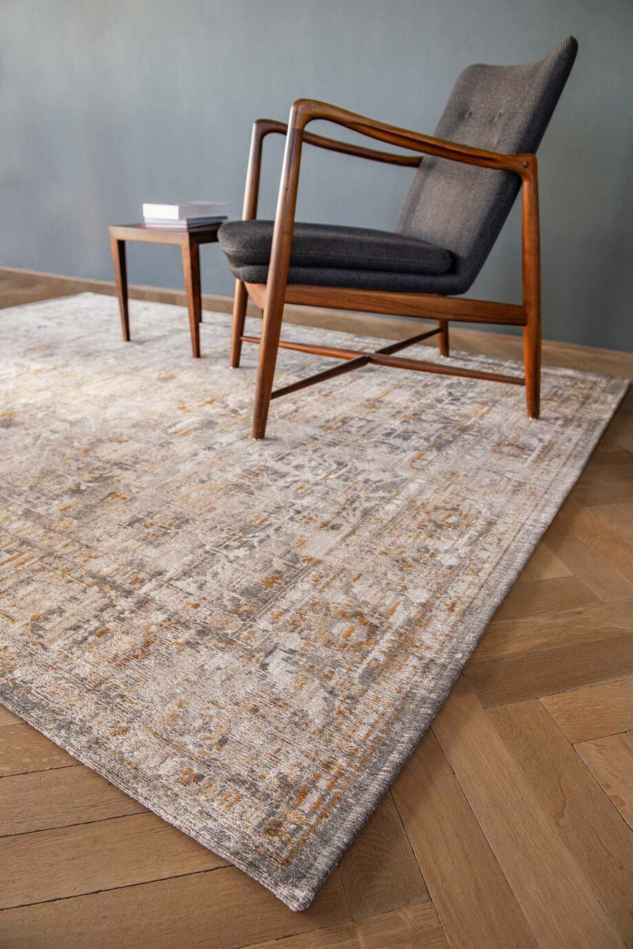 vloerkleed Louis De Poortere LX 8884 Antiquarian Ushak Suleiman Grey interior 5