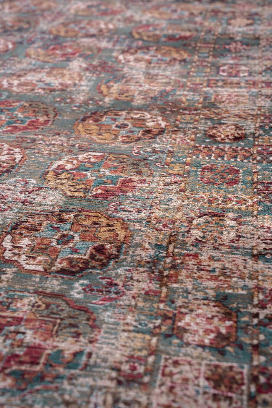 Louis De Poortere vloerkleed Antiquarian Kasak 9845 Almati zoom vertical