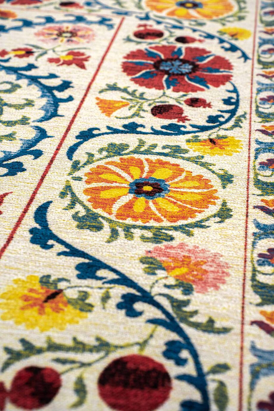 Louis De Poortere vloerkleed Antiquarian Suzani 9728 Origine zoom vertical