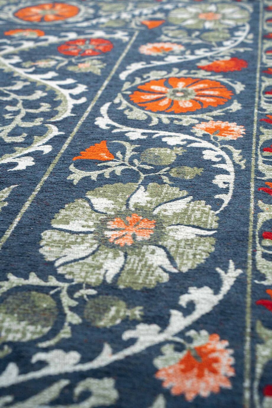 Louis De Poortere vloerkleed Antiquarian Suzani 9730 Nordic zoom vertical