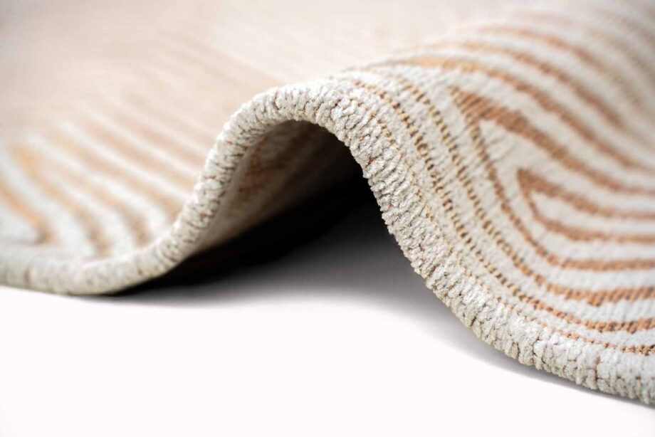 Louis De Poortere vloerkleed Meditation Coral 9800 Indian Sand upfold