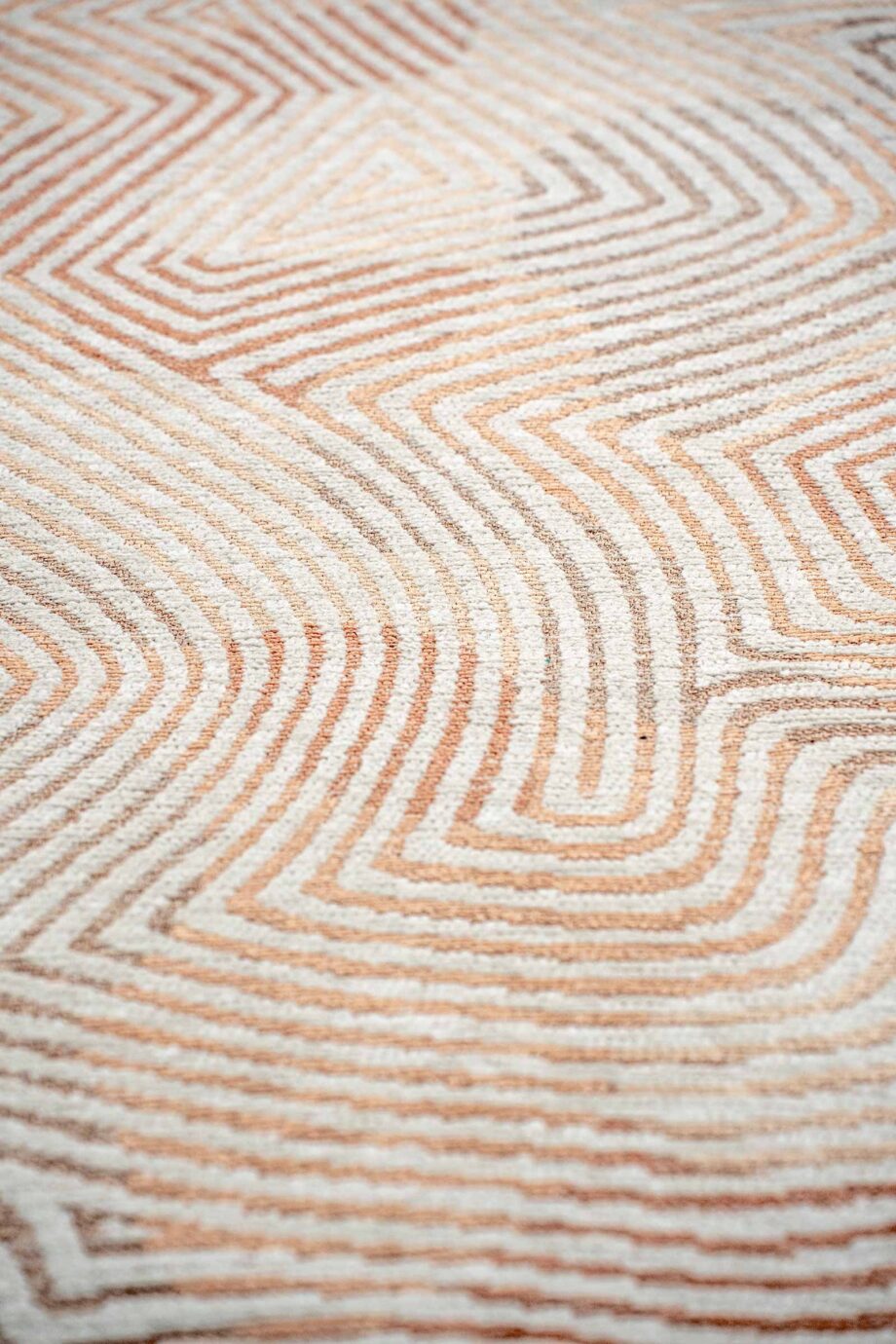 Louis De Poortere vloerkleed Meditation Coral 9800 Indian Sand zoom vertical