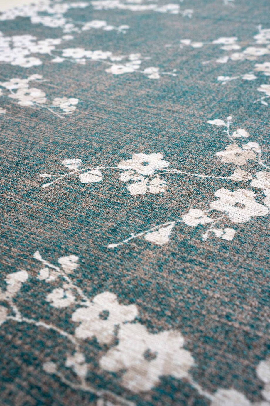 Louis De Poortere vloerkleed Sakura 9850 Sakura Lake Blue zoom vertical